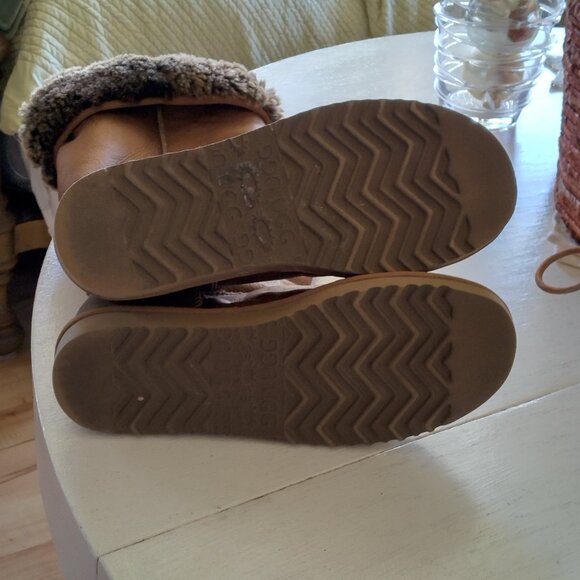 Uggs, metallic bronze tall boots, size 9, good condition - Picture 3 of 5